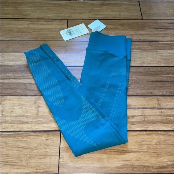 Fabletics Sculptknit Leggings - Picture 3 of 4